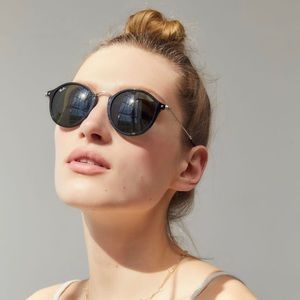 Black polarized Ray-Bans